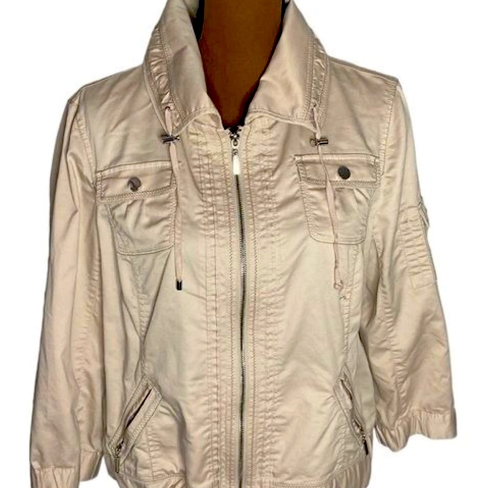 White House black market, beige/tan/wheat color berry, thin jacket size 4